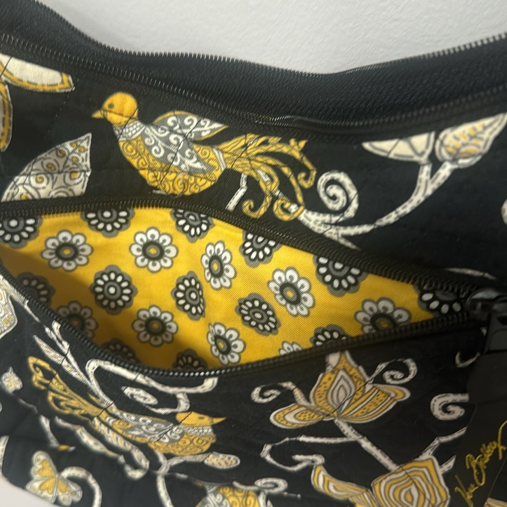LAST CHANCE!! Vera Bradley like new handbag purse in excellent condition. - Picture 4 of 6